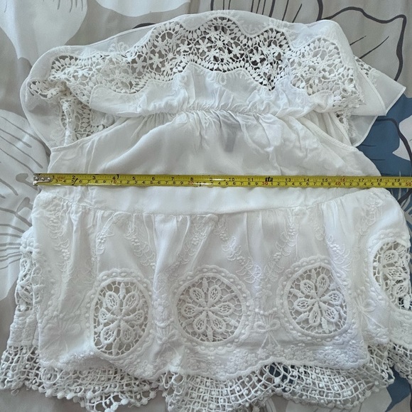 💰PRICE ⬇️ 
 BCBGMAXAZRIA • White Eyelet/ Off or On The Shoulders Top • sz Med - Picture 12 of 12